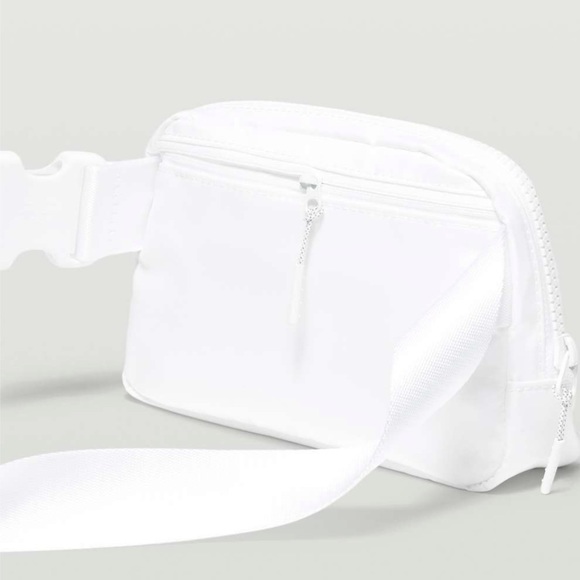 Lululemon 🦄 TRUE WHITE Everywhere Belt Bag Ext Strap NWT VERY RARE - Picture 3 of 15